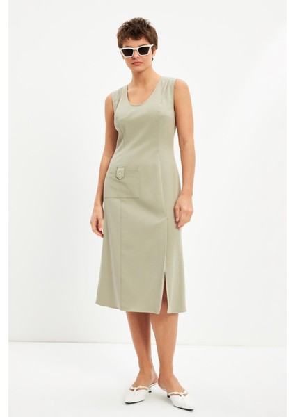 Yeşil U Yaka Yırtmaçlı Kolsuz Kalın Midi Elbise