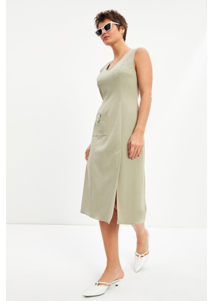 Yeşil U Yaka Yırtmaçlı Kolsuz Kalın Midi Elbise indirimleri