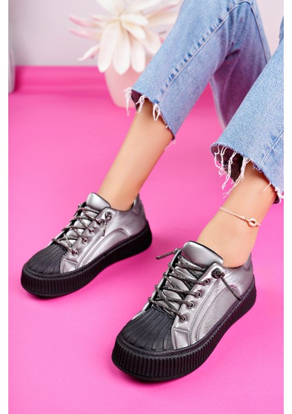 Kadın Platin Paraşüt Kumaş Taşlı Bağcık Detaylı Sneakers modelleri