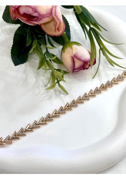 Zirkon Taşlı V Desen Bileklik (18K Gold/17+2cm)