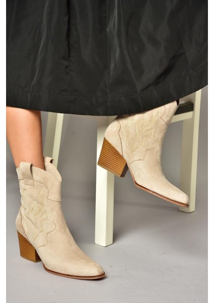 T296112002 Bej Süet Kalın Topuklu Kadın Bot fiyatları