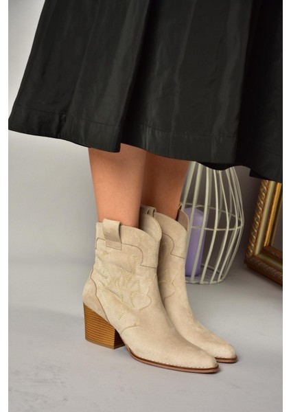 T296112002 Bej Süet Kalın Topuklu Kadın Bot modelleri