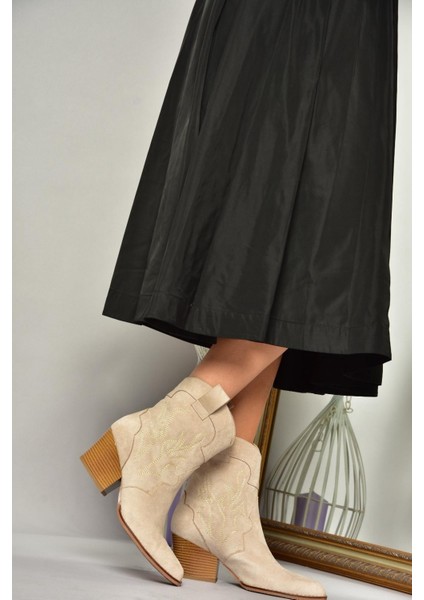 T296112002 Bej Süet Kalın Topuklu Kadın Bot fırsatları