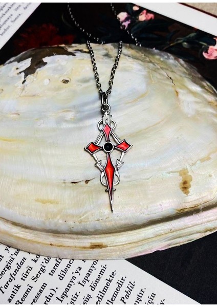 Gümüş Kaplama Kırmızı Mineli Gotik Haç Kolye fırsatları