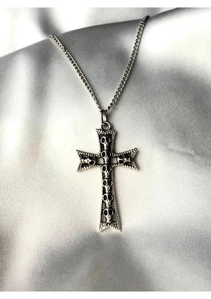 Kurukafa Detaylı Gotik Haç Gümüş Kaplama Kolye
