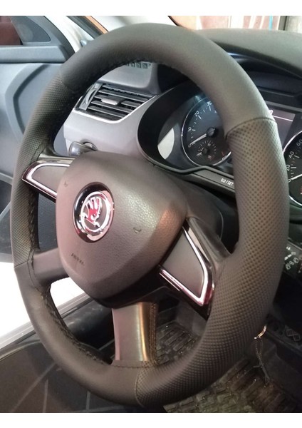 Dikişli Direksiyon Kılıfı Damarlı Noktalı Deri Siyah Dikişli Skoda Octavia Için
