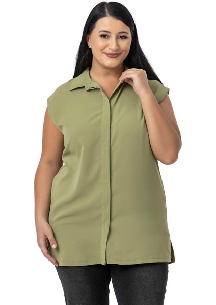 Büyük Beden Gizli Düğmeli Yandan Yırtmaçlı Kolsuz Siyah Gömlek