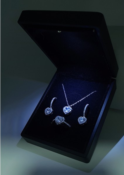 Gümüş Rodyumlu Pırlanta Modeli Zirkon Taşlı Kalp Kolye Yüzük Küpe Takı Seti fırsatları
