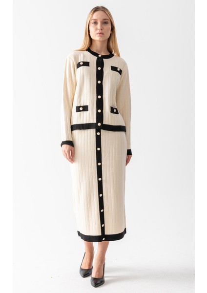 Ceket ve Etek Düğme Detaylı Triko Takım