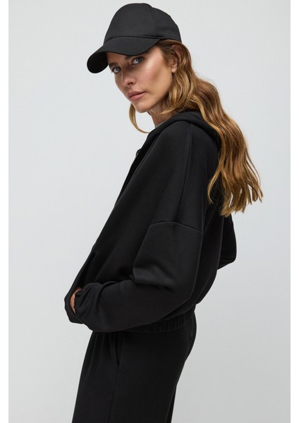 Yumuşak Dokulu Kapüşonlu Crop Sweatshirt