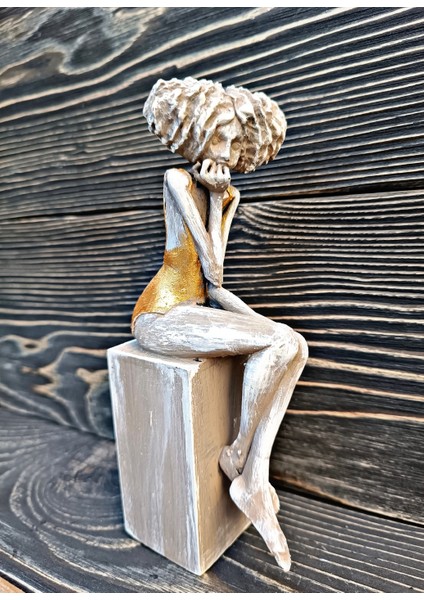 Melankolik Kadın Heykel Biblo Masa Üstü Vitrin Dekor