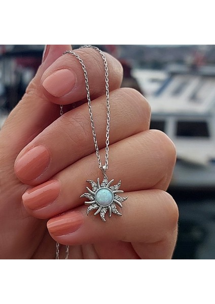 925 Ayar Gümüş Beyaz Opal Taşlı Güneş Kolye
