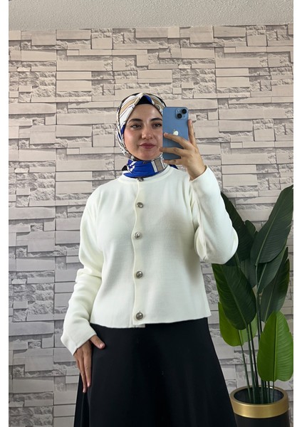 Düğme Detaylı Hırka