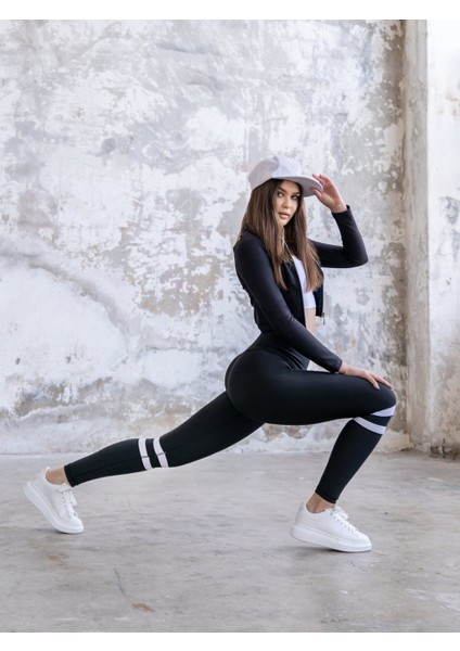 Bacağı Ince Beyaz Şeritli Siyah Spor Tayt