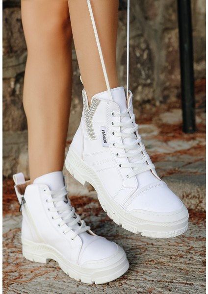 Beyaz Cilt Bağcıklı Bot