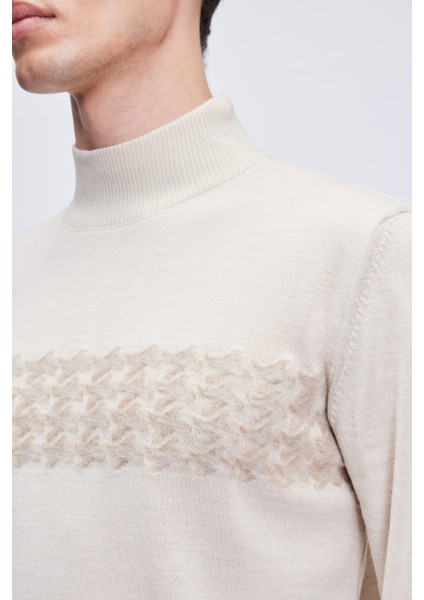 Bej Regular Fit Jakarlı Yarım Balıkçı Yaka Yünlü Triko Kazak fırsatları