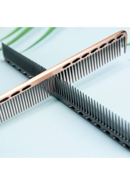 Kapak Küçük Boyutlu 1 Adet Metal Saç Tarak Profesyonel Kuaförlük Taraklar Saç Kesme Ölme Fırçası Taşınabilir Salon Saç Berber Aksesuarları Araçları (Yurt Dışından)