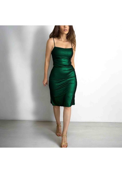 Zümrüt Yeşili Likralı Parlak Kumaş Askılı Elbise