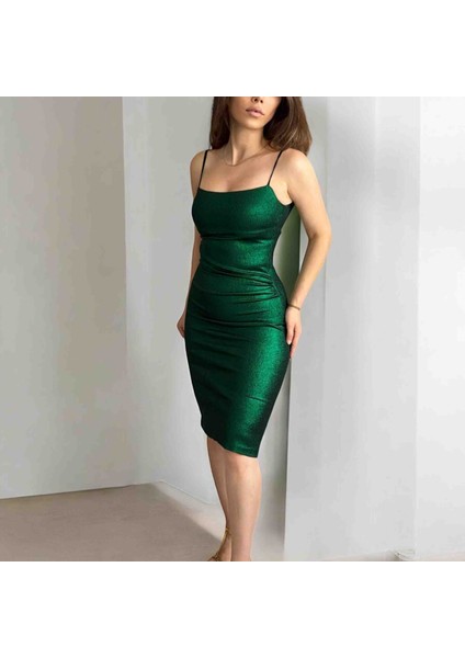 Zümrüt Yeşili Likralı Parlak Kumaş Askılı Elbise fırsatları