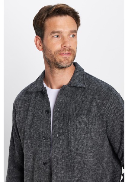 Erkek Relax Fit Rahat Kesim Oduncu Apaş Yaka Tek Cep Kapaklı Armürlü Antrasit Renk Kışlık Gömlek