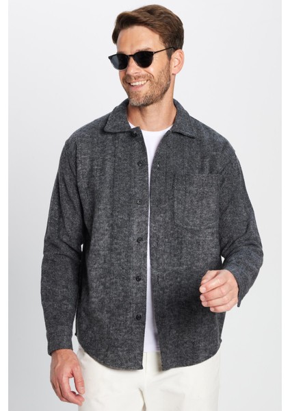 Erkek Relax Fit Rahat Kesim Oduncu Apaş Yaka Tek Cep Kapaklı Armürlü Antrasit Renk Kışlık Gömlek modelleri
