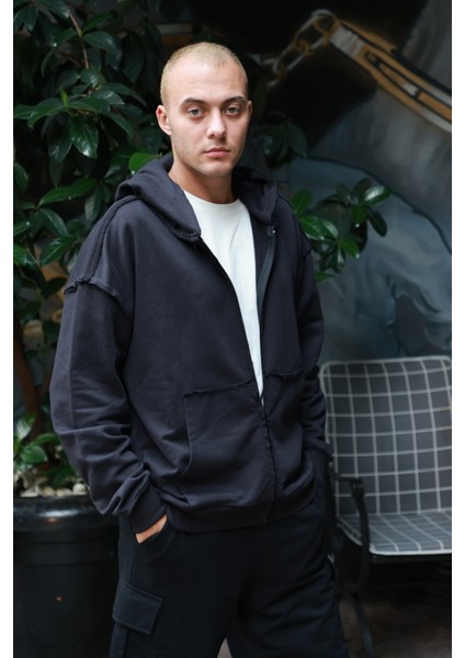 Erkek Siyah Pis Dış Dikiş Detaylı Sweatshirt