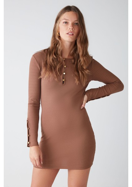 Cutıe Kadın Fitilli Esnek Kumaşlı Bodycon Fit Metal Düğmeli Mini Kahverengi Elbise