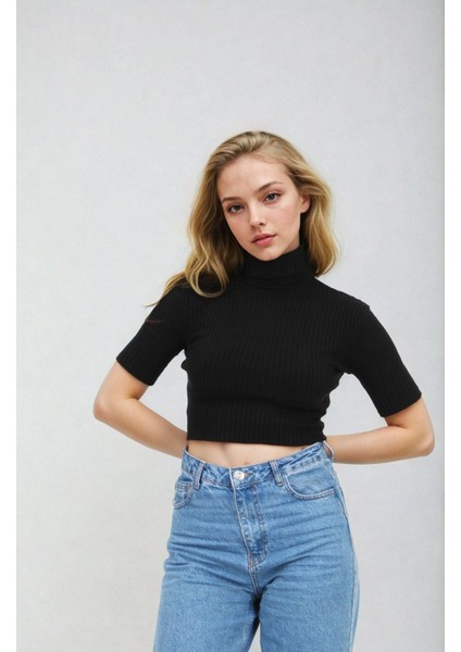 Siyah Crop Boğazlı Triko