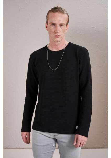 Erkek Siyah Bisiklet Yaka Etek Ucu Armalı Sweatshirt
