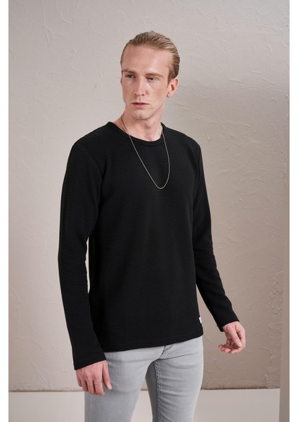 Erkek Siyah Bisiklet Yaka Etek Ucu Armalı Sweatshirt fiyatları