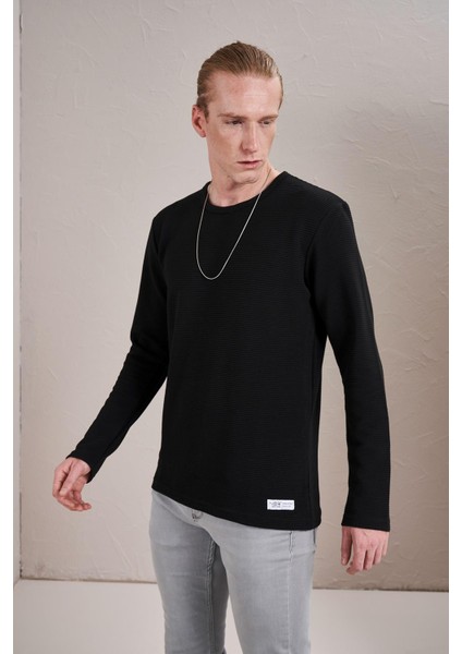 Erkek Siyah Bisiklet Yaka Etek Ucu Armalı Sweatshirt modelleri