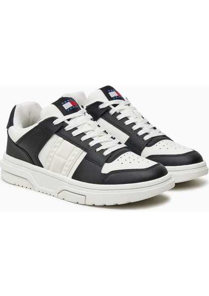 Brooklyn Low Top Sneaker