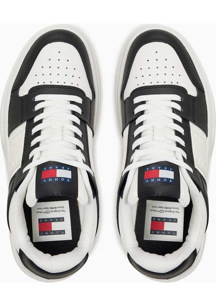 Brooklyn Low Top Sneaker