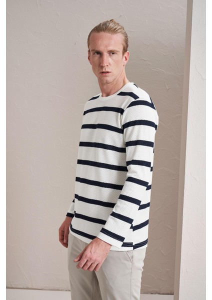 Erkek Beyaz Bisiklet Yaka Yatay Çizgili Waffle Sweatshirt modelleri