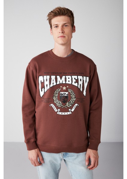 Chambery Erkek Yumuşacık Kumaşlı Oversize Fit Yuvarlak Yakalı Kolej Baskılı Kahverengi Sweatshirt