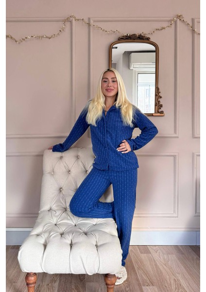 White Dotted Desenli Önden Düğmeli Peluş Polar Pijama Takımı fiyatları