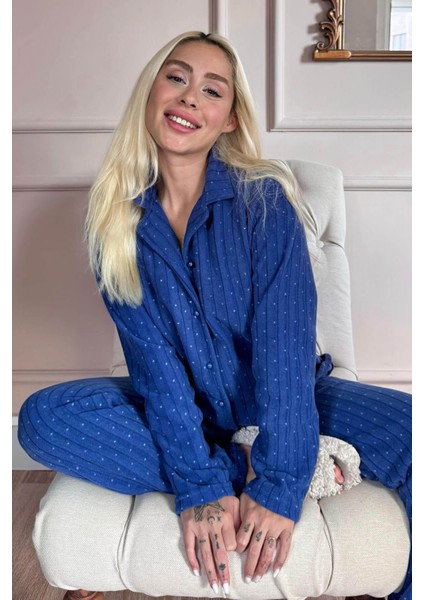 White Dotted Desenli Önden Düğmeli Peluş Polar Pijama Takımı modelleri