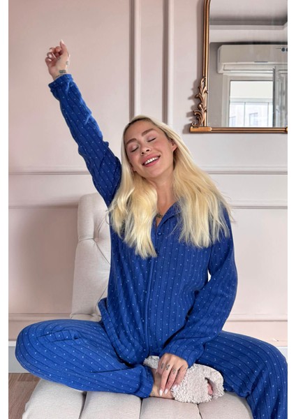 White Dotted Desenli Önden Düğmeli Peluş Polar Pijama Takımı indirimleri