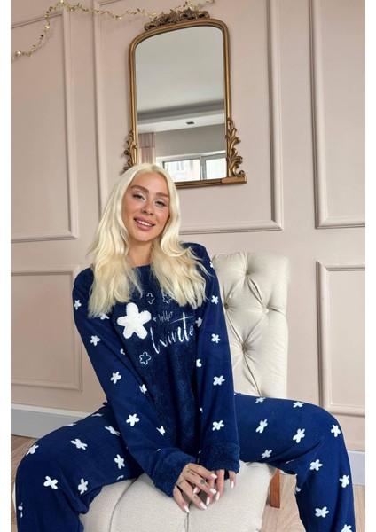 Lacivert Hello Winter Desenli Kadın Peluş Pijama Takımı