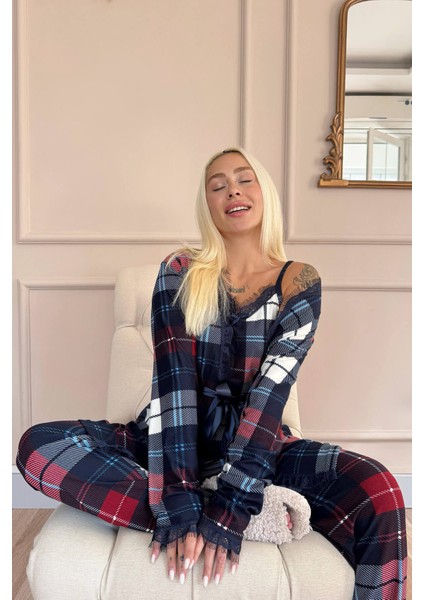 Kadın Ekose Desenli Kadife Pijama Takımı Rahat ve Şık 3 Parça Set modelleri