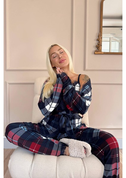Kadın Ekose Desenli Kadife Pijama Takımı Rahat ve Şık 3 Parça Set fırsatları