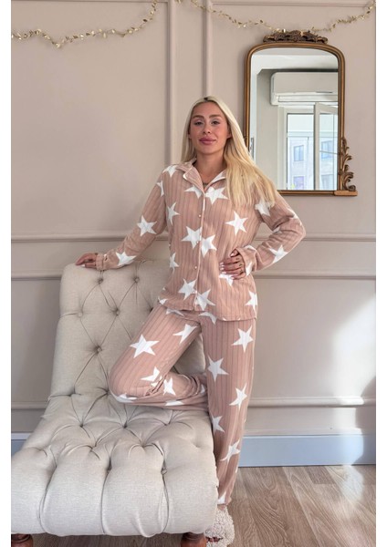 Karamel Yıldız Desenli Önden Düğmeli Peluş Polar Pijama Takımı modelleri