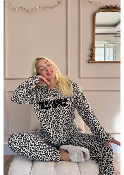 Kahverengi Wild Soul Desenli Peluş Polar Pijama Takımı