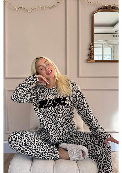 Kahverengi Wild Soul Desenli Peluş Polar Pijama Takımı modelleri