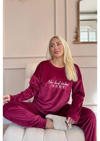 Bordo Vibes Desenli Exclusive Kadife Kadın Pijama Takımı fiyatları
