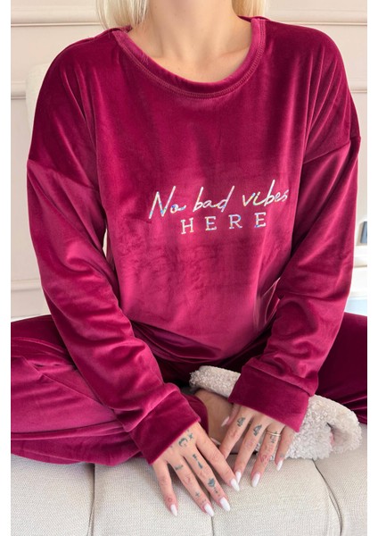 Bordo Vibes Desenli Exclusive Kadife Kadın Pijama Takımı modelleri