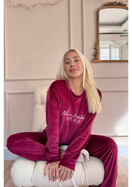 Bordo Vibes Desenli Exclusive Kadife Kadın Pijama Takımı fırsatları