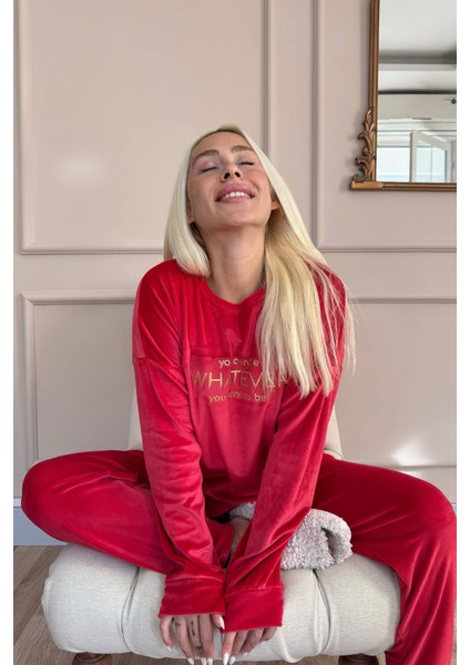 Kırmızı Whatever Desenli Exclusive Kadife Kadın Pijama Takımı modelleri