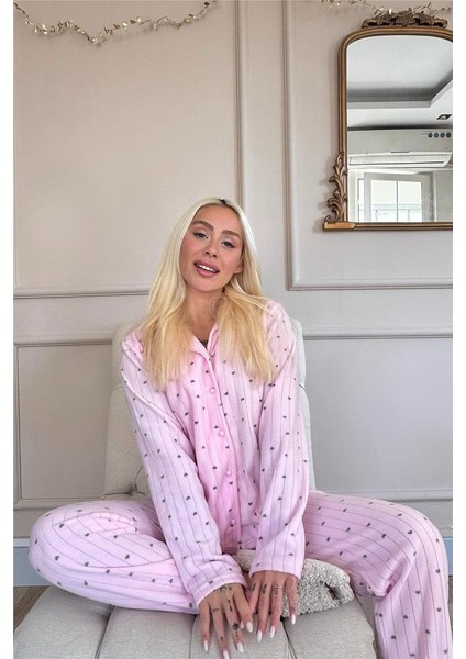 Açık Pembe Kalp Desenli Önden Düğmeli Peluş Polar Pijama Takımı modelleri
