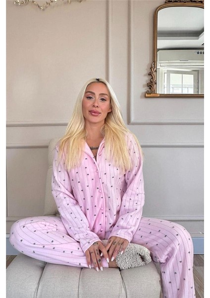 Açık Pembe Kalp Desenli Önden Düğmeli Peluş Polar Pijama Takımı fırsatları